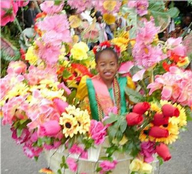 Une petite fille en fleurs Une petite fille en fleurs